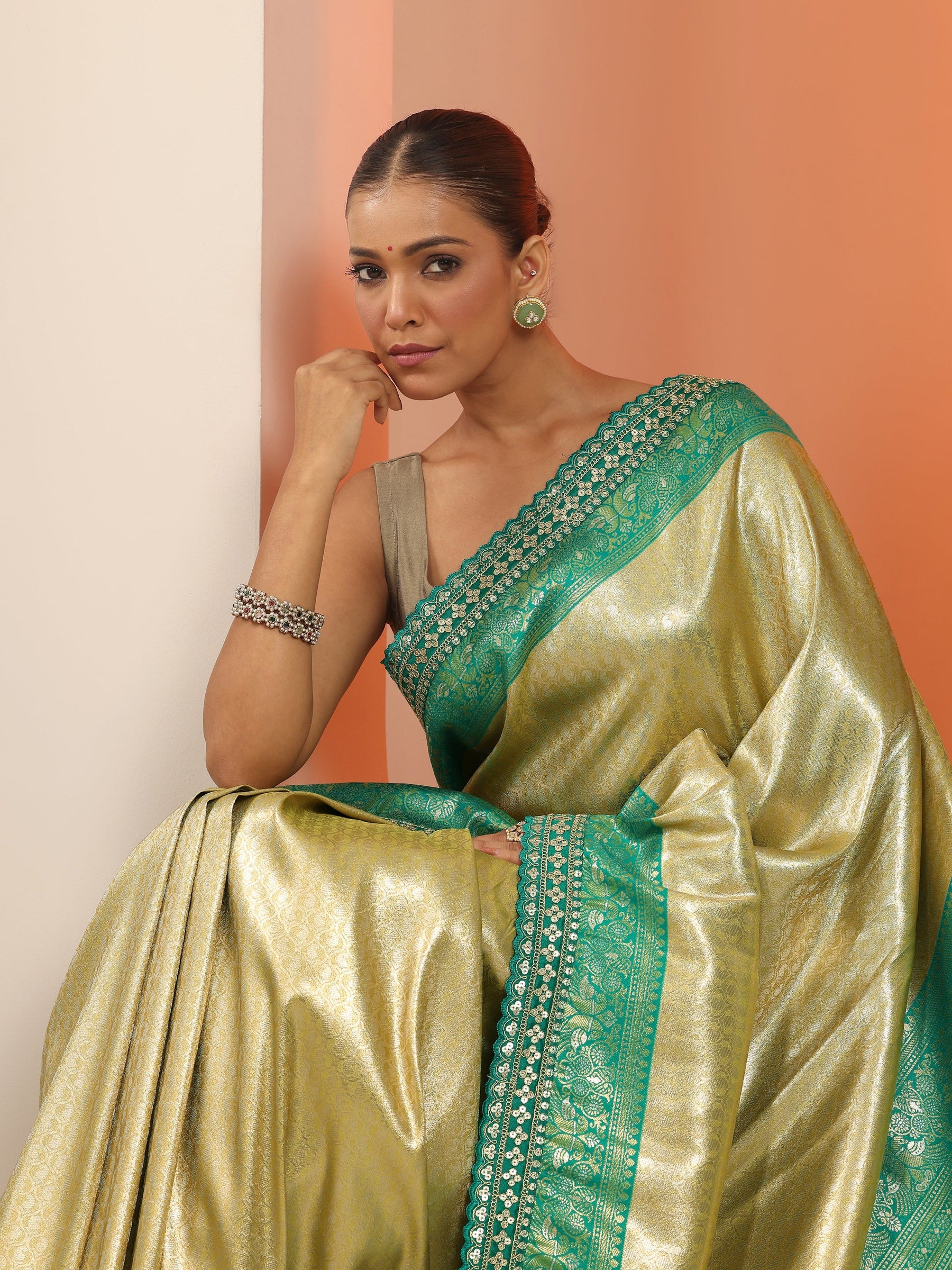 green woven design banarasi silk blend saree with unstitched blouse piece green woven design banarasi silk blend saree with unstitched blouse piece